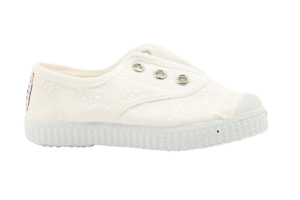 Cienta Loafers, wit geborduurd  (maat 22-42)