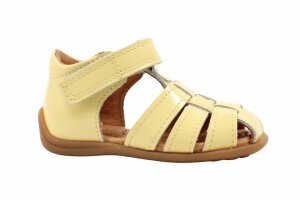 Bisgaard gesloten sandaaltje, lak geel (maat 19-25)