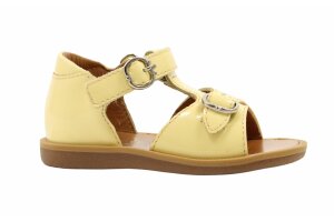 Pom d' Api sandaaltje, lak geel (maat 20-27)