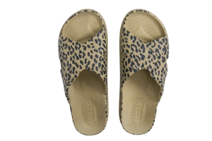 Freedom Moses slipper, X leo kaki (maat 36-41)