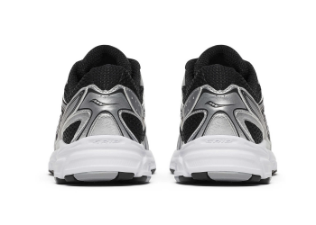 Saucony sneaker