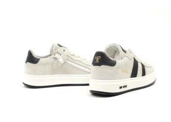 Hip sneakers