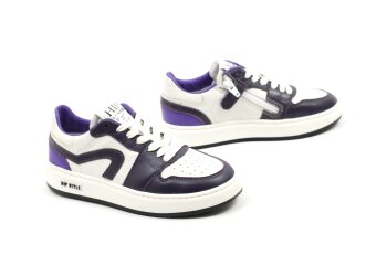 Hip sneakers