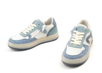 Hip sneakers
