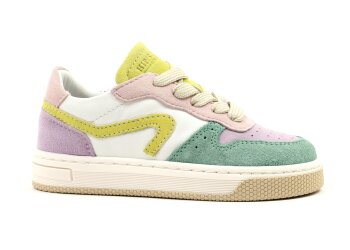 Hip sneakers
