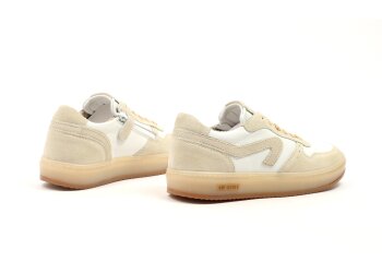 Hip sneakers