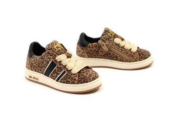 Hip sneakers