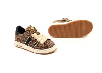 Hip sneakers