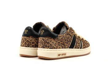 Hip sneakers
