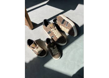 Hip sneakers