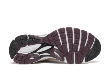 Saucony sneaker