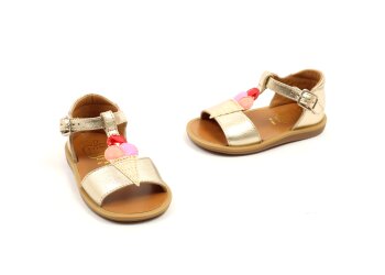 Pom d'Api sandaaltje