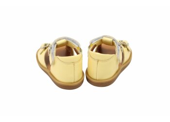 Pom d'Api sandaaltje