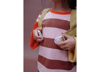 Sticky lemon chest strap