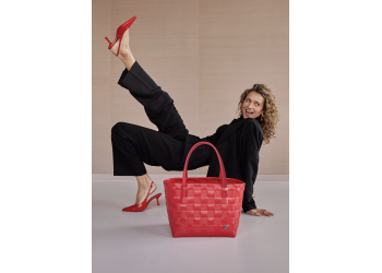 Handed By shopper