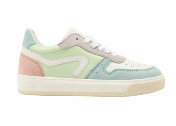 Hip sneakers