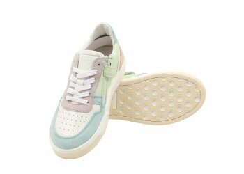 Hip sneakers