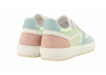 Hip sneakers