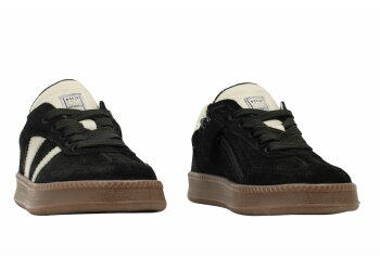 Hip sneakers